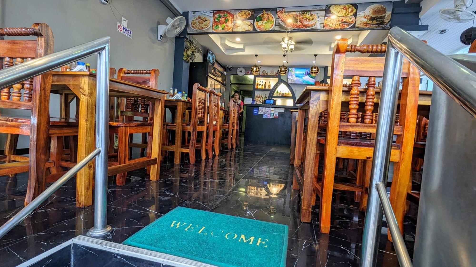 Отель Heaven House Restro & Bar Patong Экстерьер фото