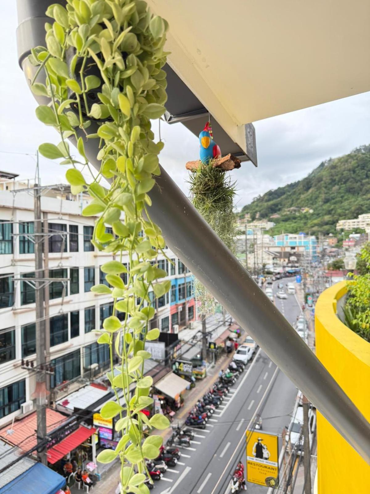 Отель Heaven House Restro & Bar Patong Экстерьер фото
